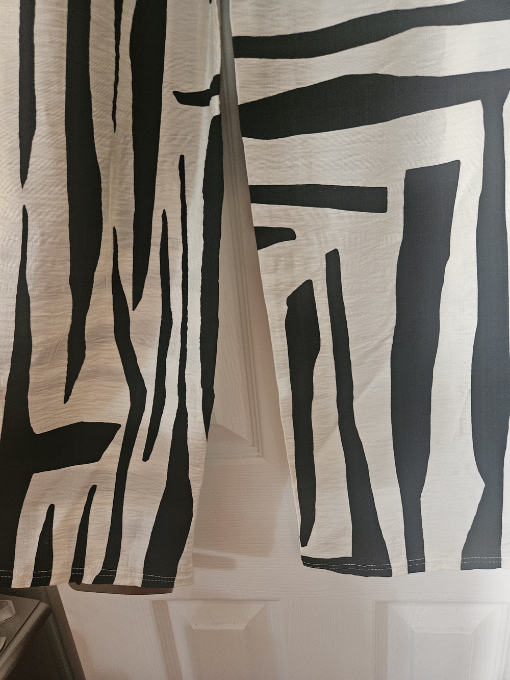 💕❣️Women New Geometrics Black & Ivory Striped Wide-Leg Pants - NWT - Size L❤️💕 - Picture 7 of 9
